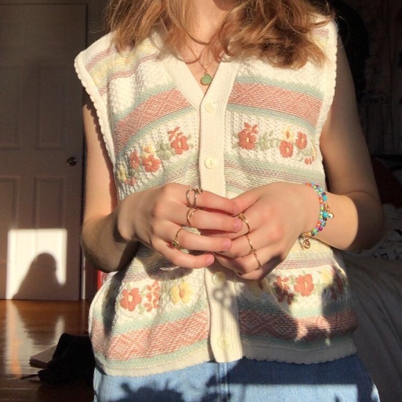 granny style top (floral) - Picture 9 of 10